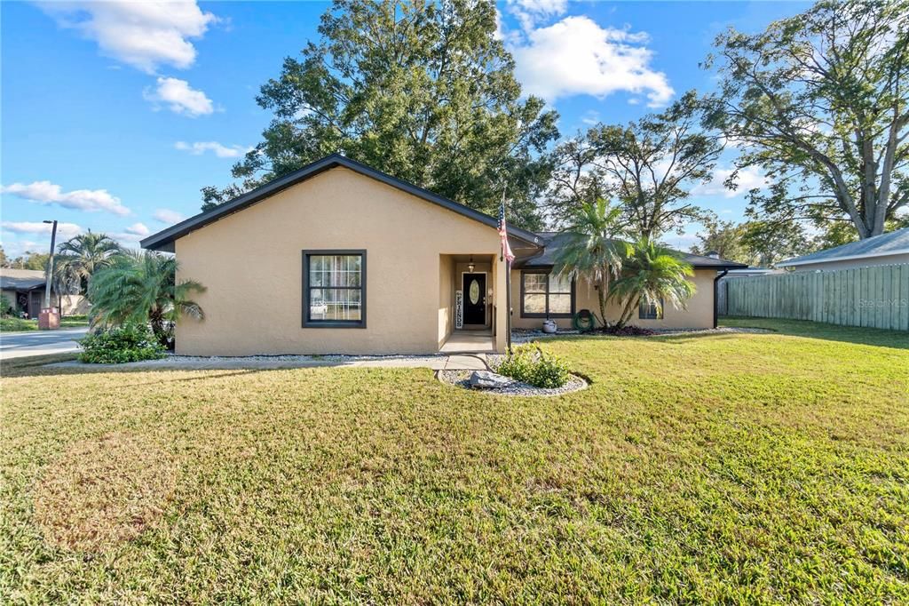 Activo con contrato: $206,000 (3 camas, 2 baños, 1477 Pies cuadrados)