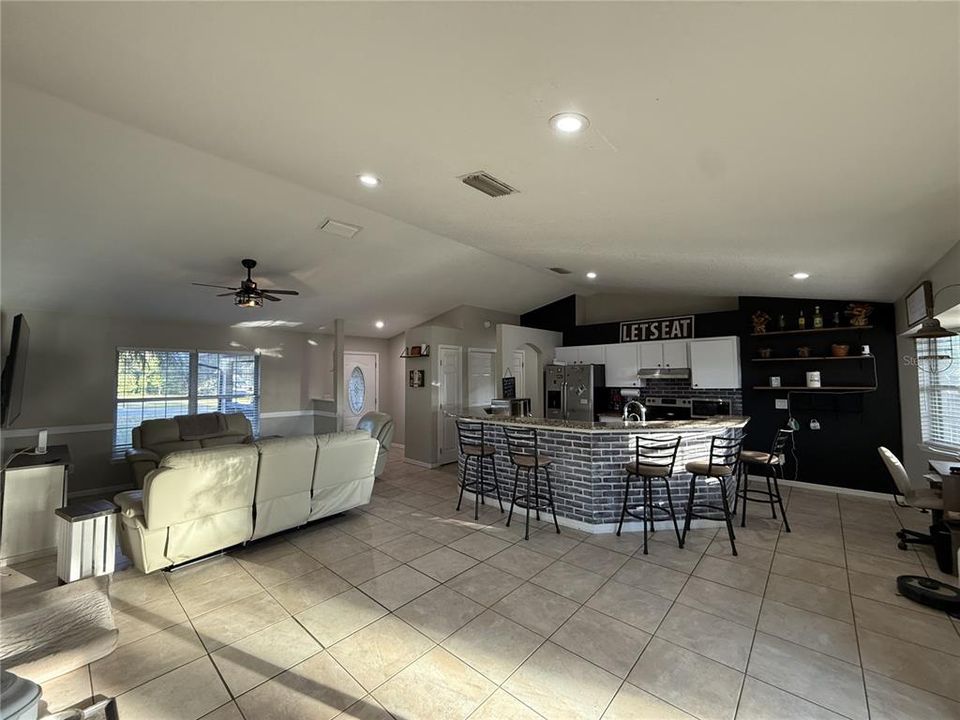 На продажу: $249,900 (3 спален, 2 ванн, 1477 Квадратных фут)