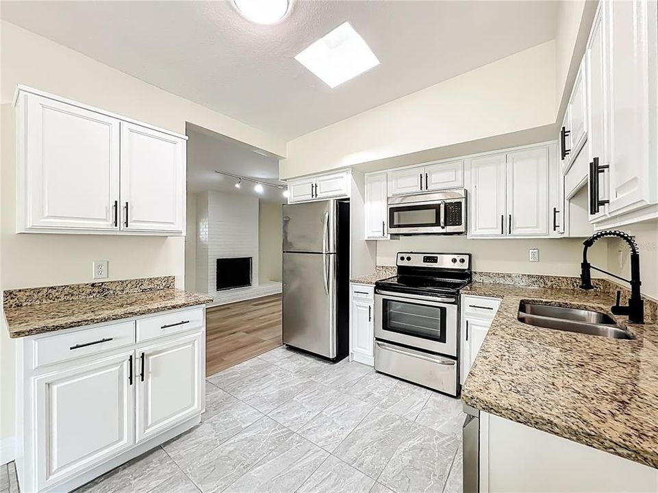 En Venta: $420,000 (3 camas, 2 baños, 1591 Pies cuadrados)