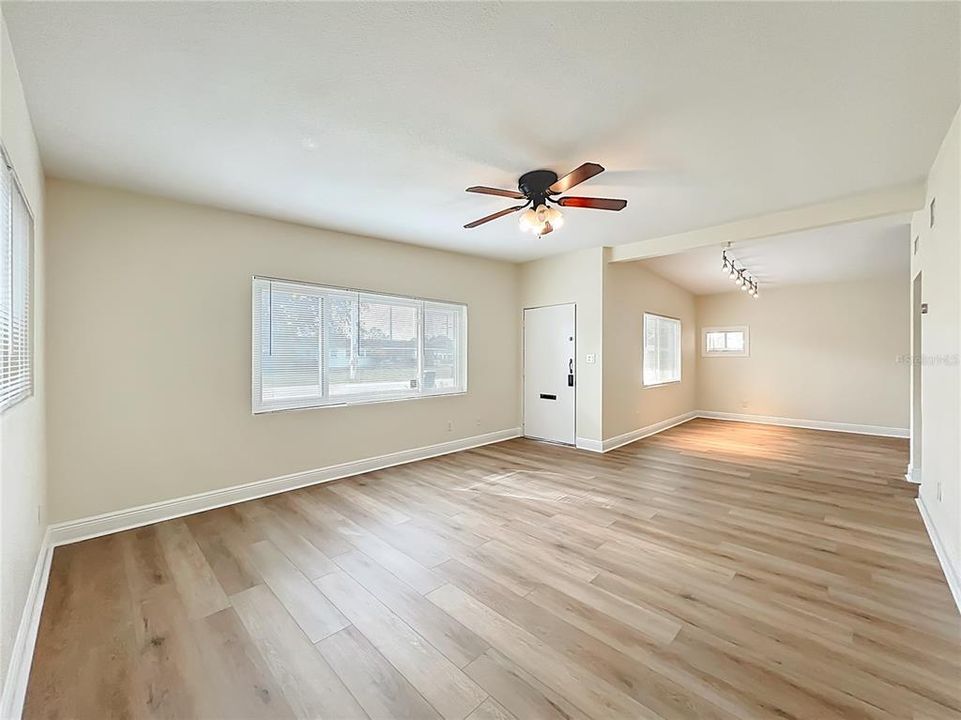 En Venta: $420,000 (3 camas, 2 baños, 1591 Pies cuadrados)