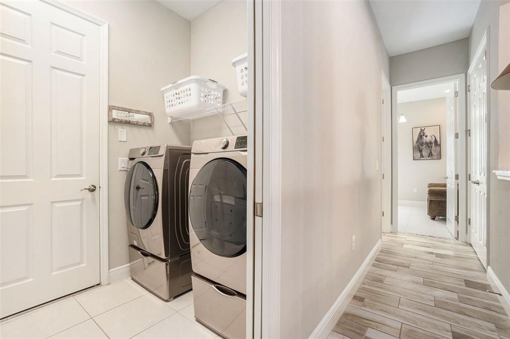 For Sale: $800,000 (4 beds, 3 baths, 2544 Square Feet)