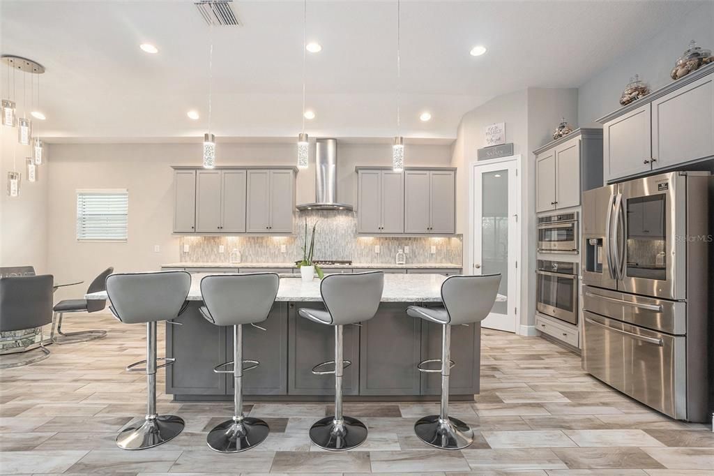 For Sale: $800,000 (4 beds, 3 baths, 2544 Square Feet)