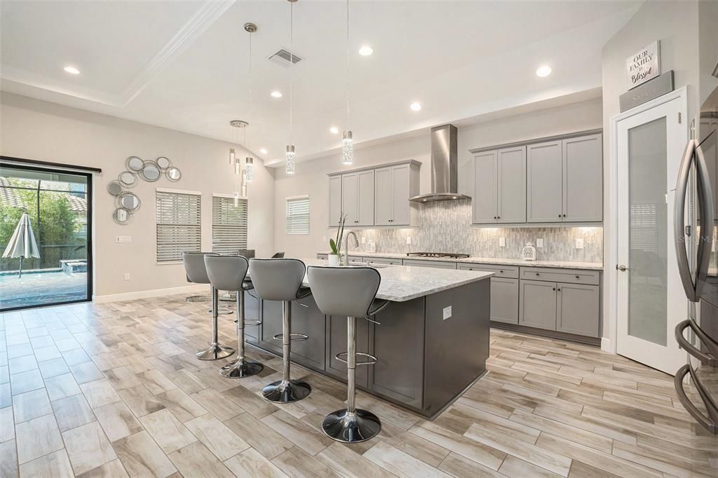 For Sale: $800,000 (4 beds, 3 baths, 2544 Square Feet)