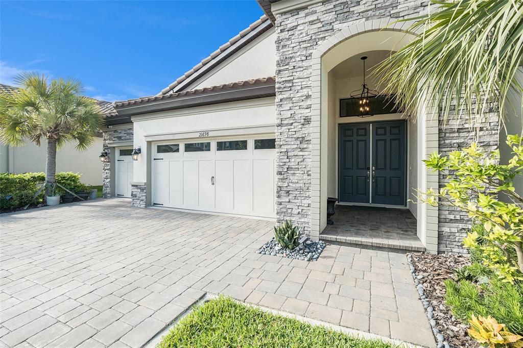 For Sale: $800,000 (4 beds, 3 baths, 2544 Square Feet)