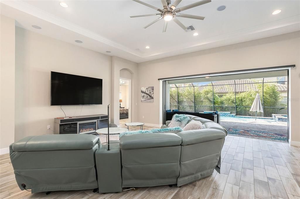 For Sale: $800,000 (4 beds, 3 baths, 2544 Square Feet)