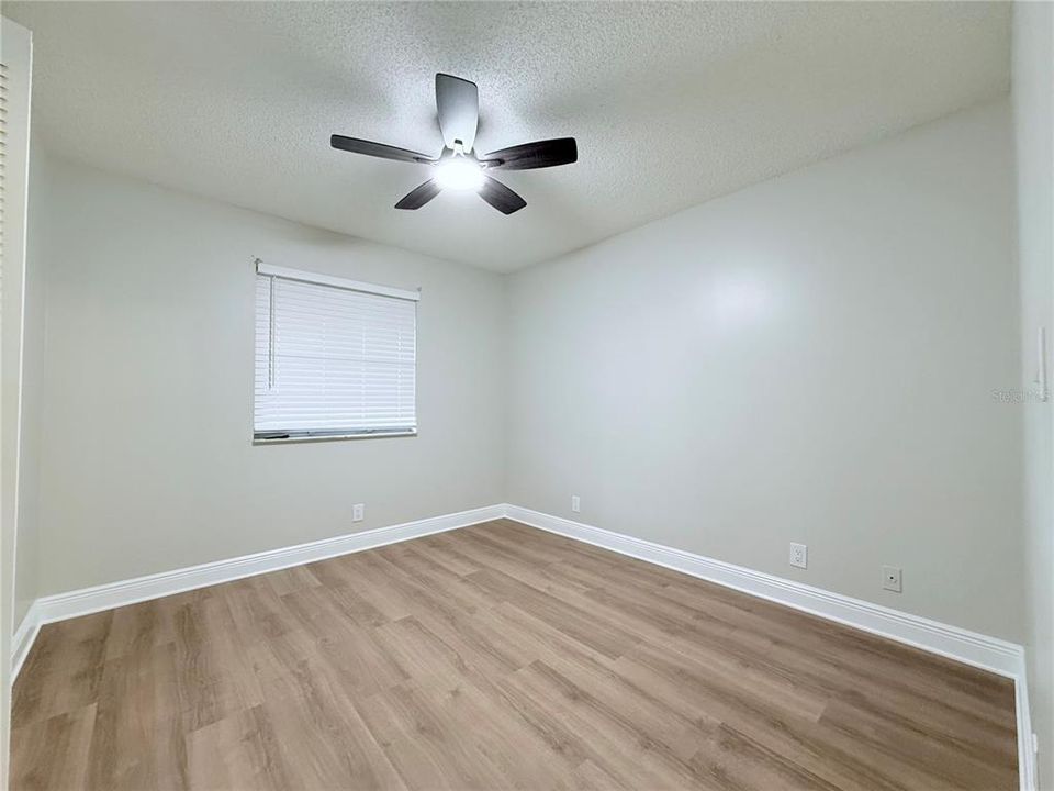 For Sale: $199,900 (2 beds, 1 baths, 962 Square Feet)