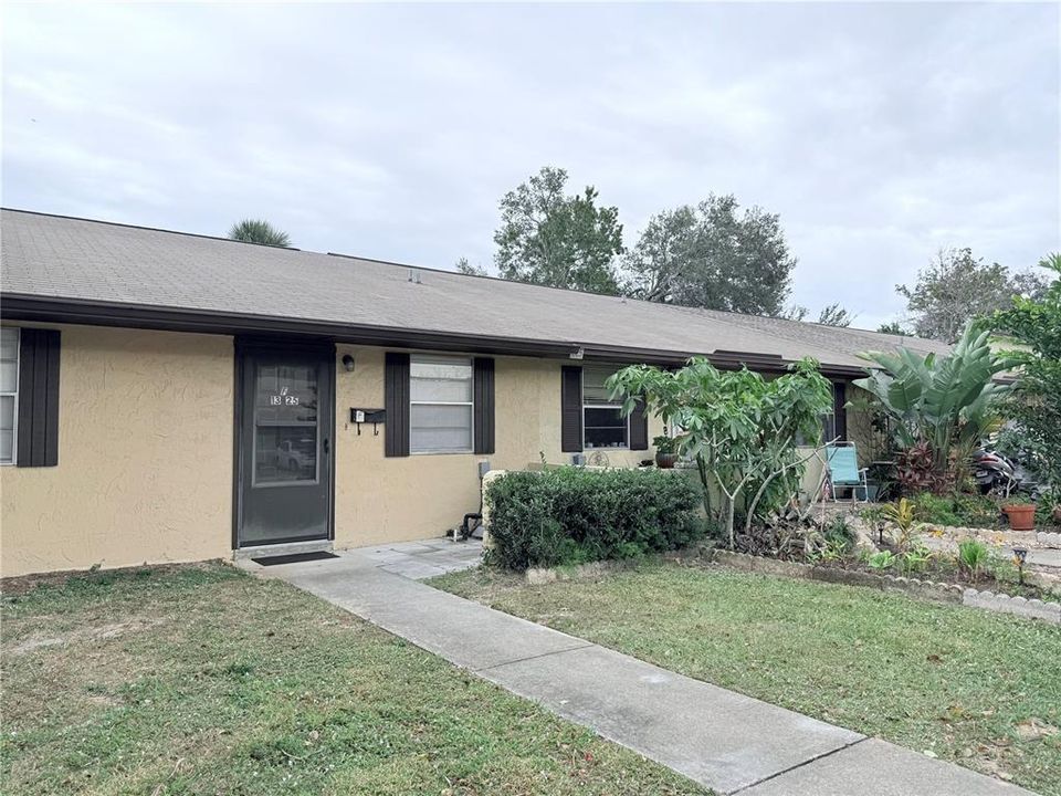 For Sale: $199,900 (2 beds, 1 baths, 962 Square Feet)