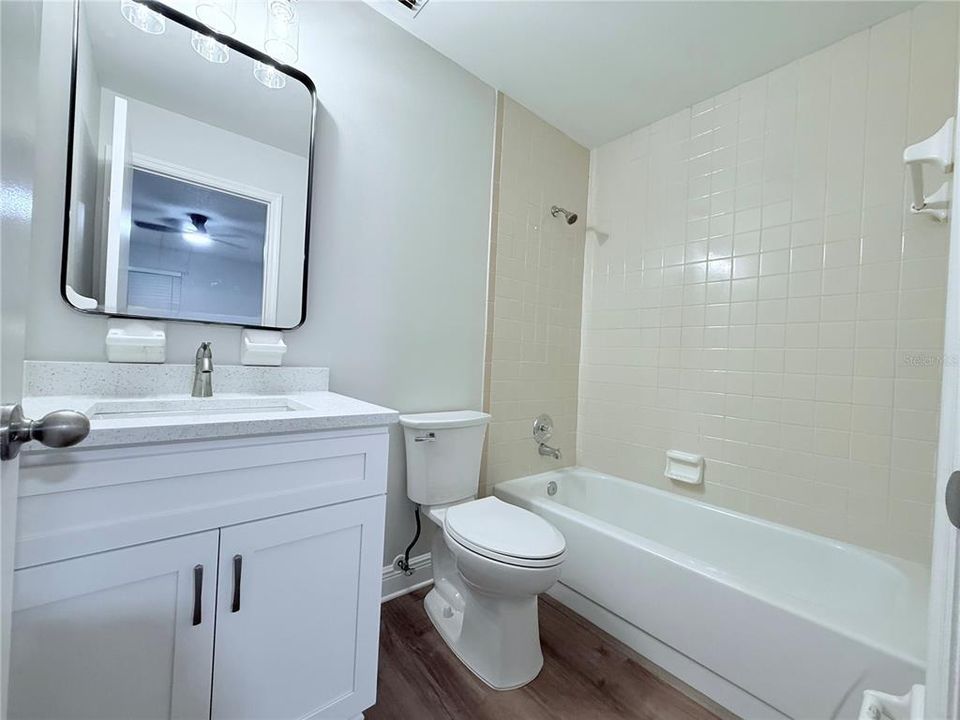 For Sale: $199,900 (2 beds, 1 baths, 962 Square Feet)