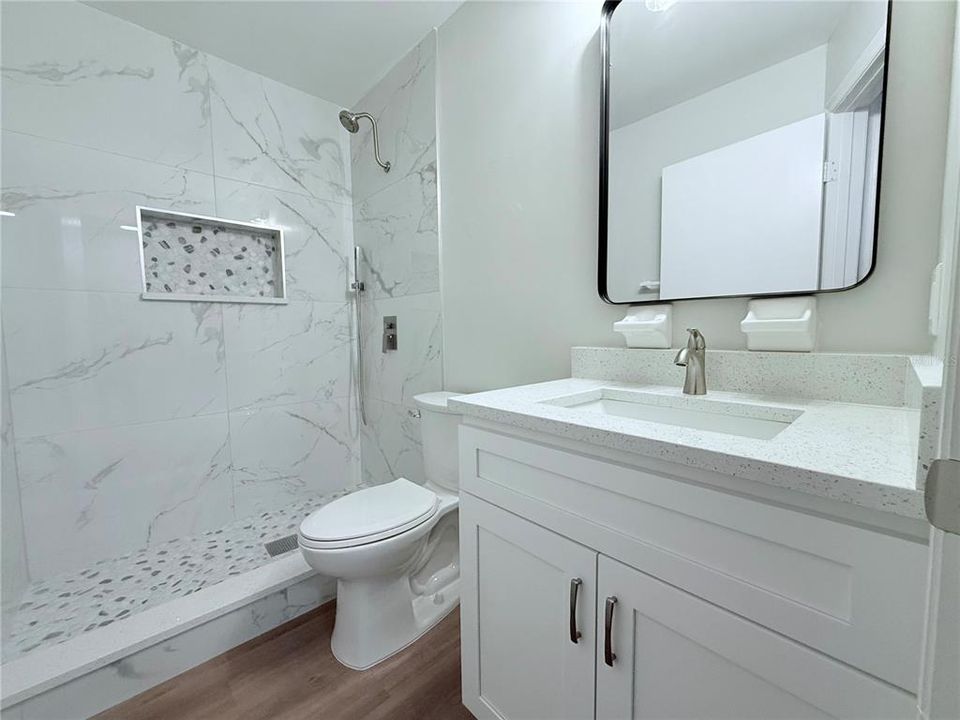 For Sale: $199,900 (2 beds, 1 baths, 962 Square Feet)