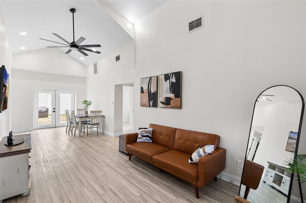 出租: $2,995 (3 贝兹, 2 浴室, 1186 平方英尺)