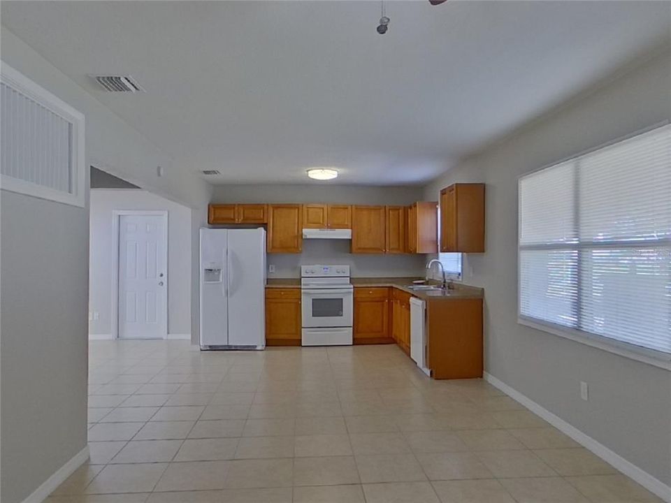 For Rent: $2,449 (3 beds, 2 baths, 1651 Square Feet)