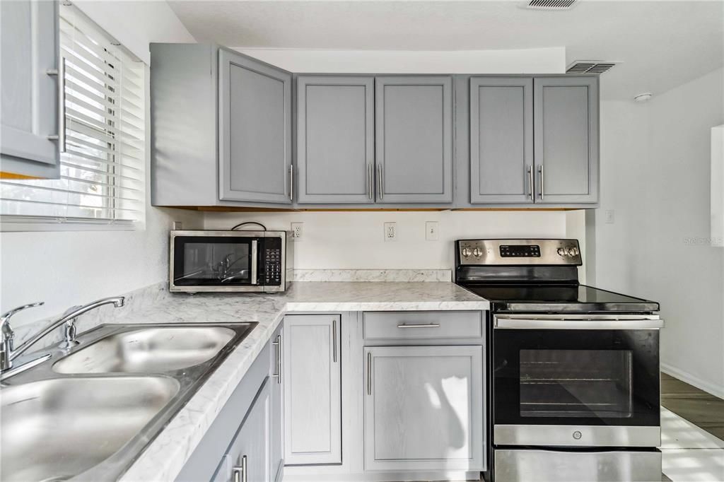 En Venta: $275,000 (3 camas, 2 baños, 960 Pies cuadrados)