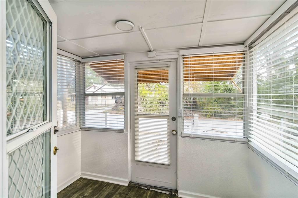 En Venta: $275,000 (3 camas, 2 baños, 960 Pies cuadrados)