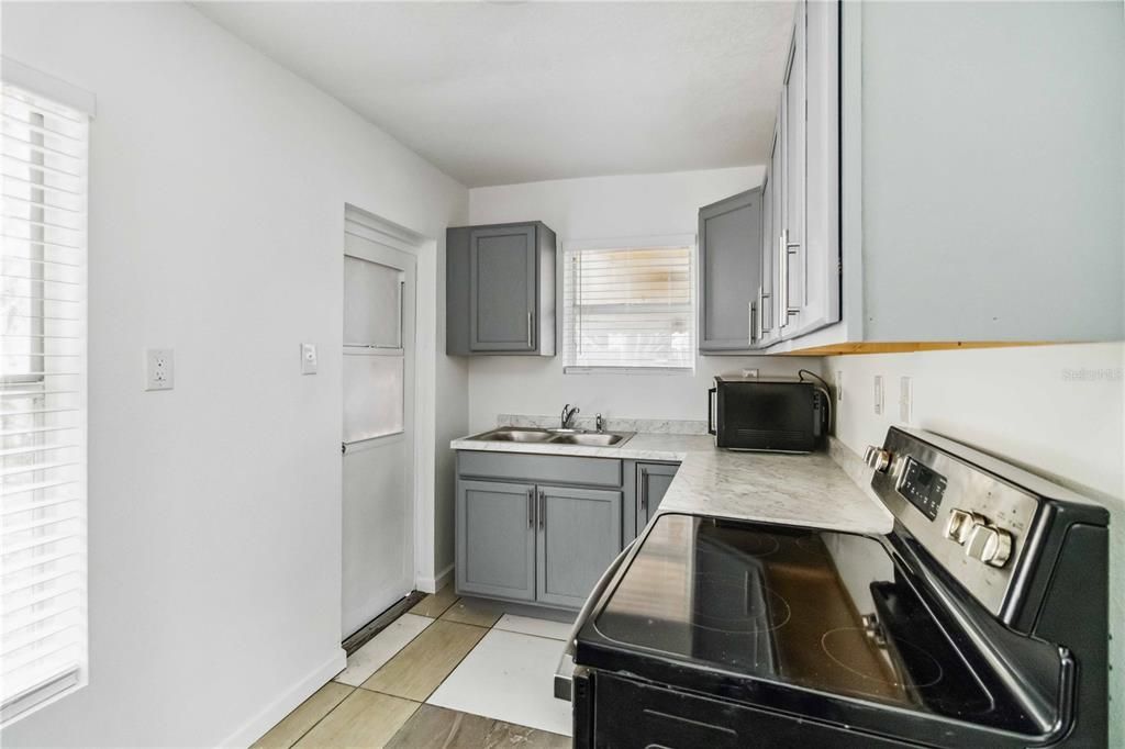 En Venta: $275,000 (3 camas, 2 baños, 960 Pies cuadrados)