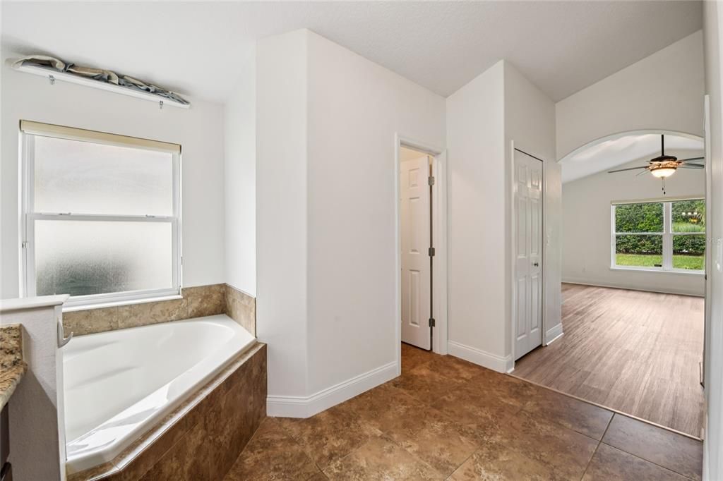 На продажу: $439,000 (4 спален, 2 ванн, 2229 Квадратных фут)