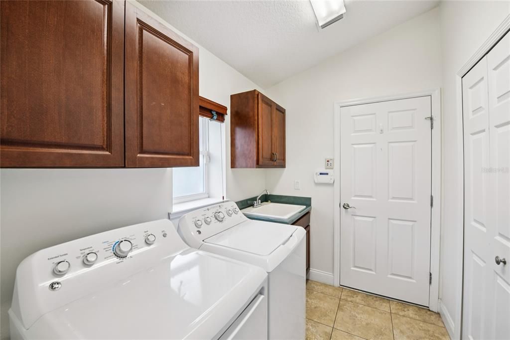 На продажу: $439,000 (4 спален, 2 ванн, 2229 Квадратных фут)