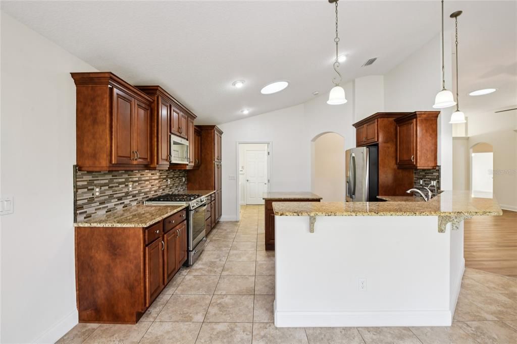 На продажу: $439,000 (4 спален, 2 ванн, 2229 Квадратных фут)