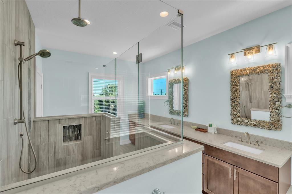 For Sale: $1,695,000 (3 beds, 2 baths, 1920 Square Feet)