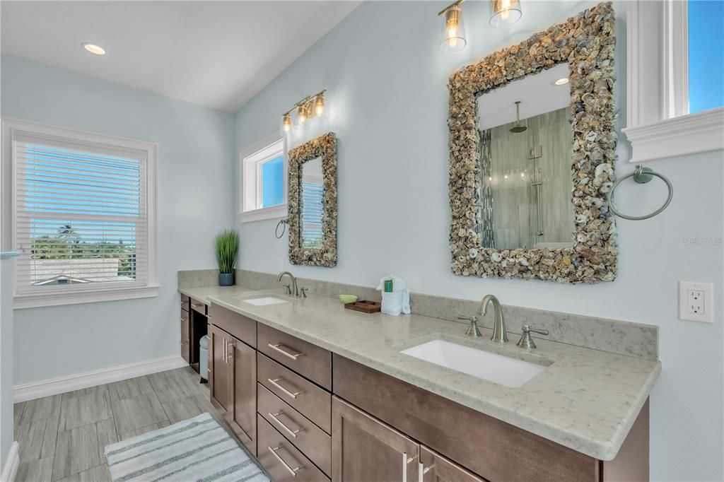 For Sale: $1,695,000 (3 beds, 2 baths, 1920 Square Feet)