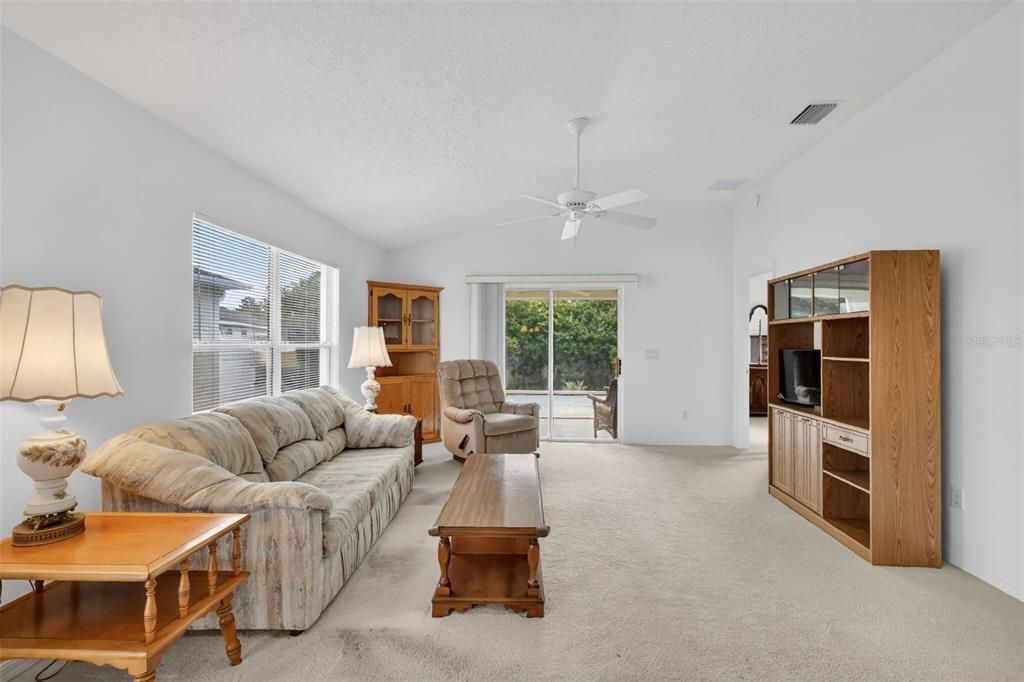 待售: $259,900 (2 贝兹, 2 浴室, 1132 平方英尺)