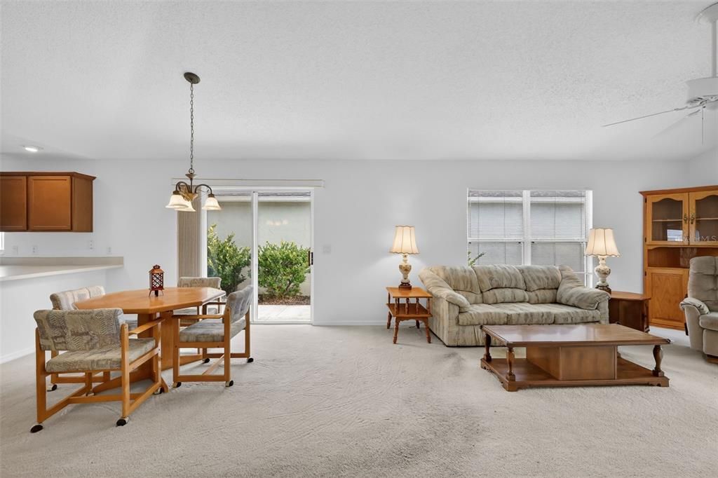 待售: $259,900 (2 贝兹, 2 浴室, 1132 平方英尺)