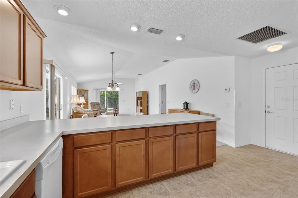 待售: $259,900 (2 贝兹, 2 浴室, 1132 平方英尺)