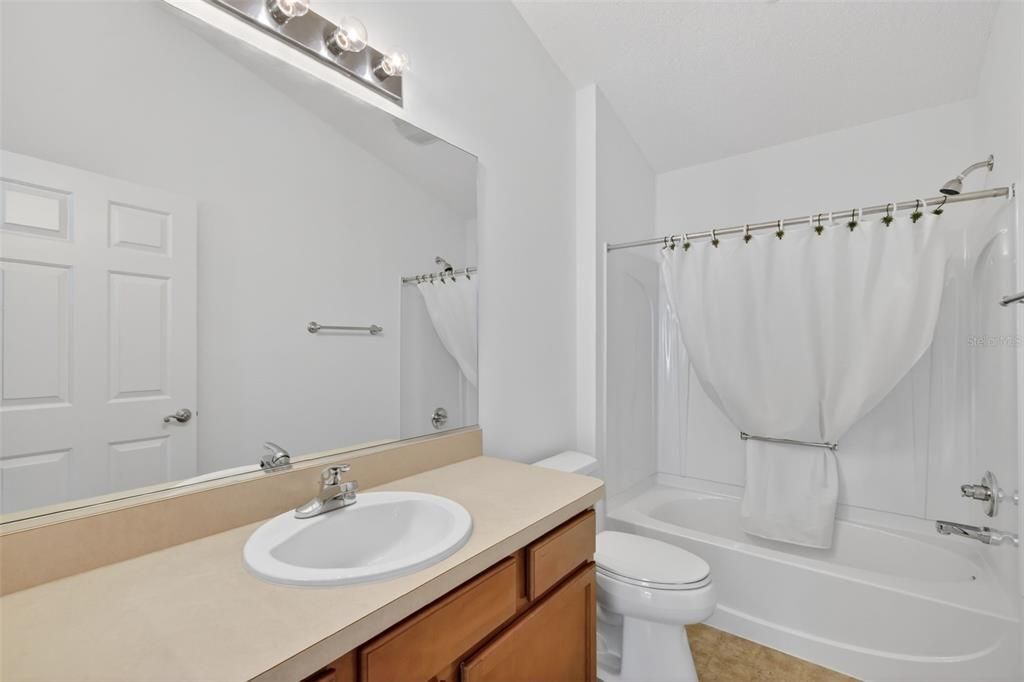 待售: $259,900 (2 贝兹, 2 浴室, 1132 平方英尺)