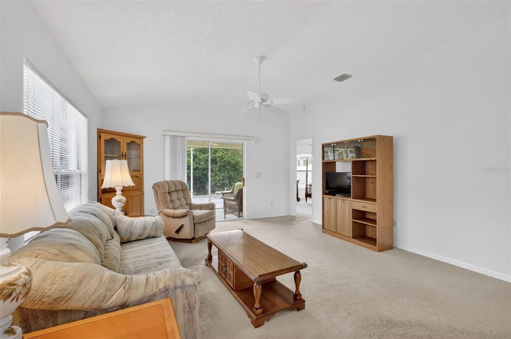 待售: $259,900 (2 贝兹, 2 浴室, 1132 平方英尺)