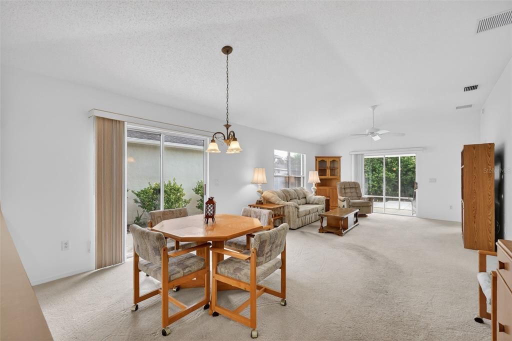 待售: $259,900 (2 贝兹, 2 浴室, 1132 平方英尺)