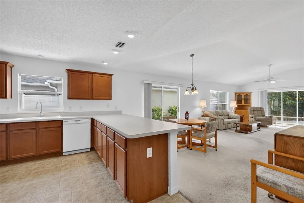 待售: $259,900 (2 贝兹, 2 浴室, 1132 平方英尺)