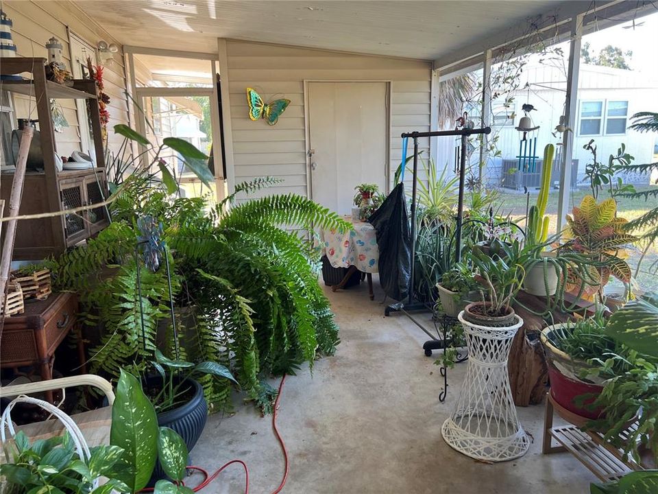 For Sale: $99,900 (1 beds, 1 baths, 636 Square Feet)