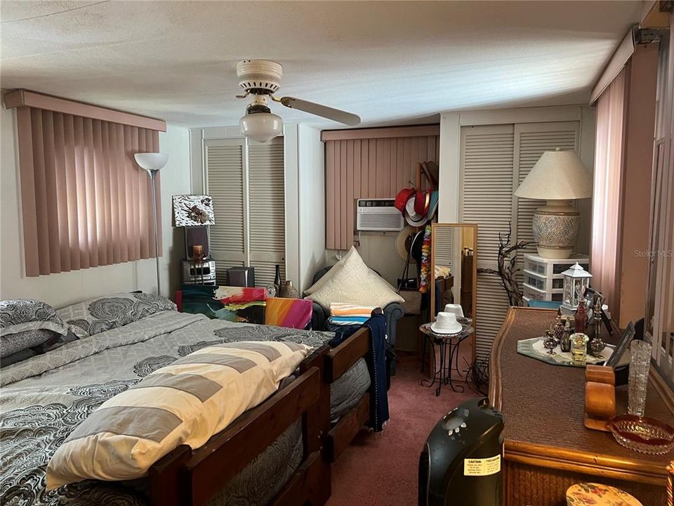 For Sale: $99,900 (1 beds, 1 baths, 636 Square Feet)