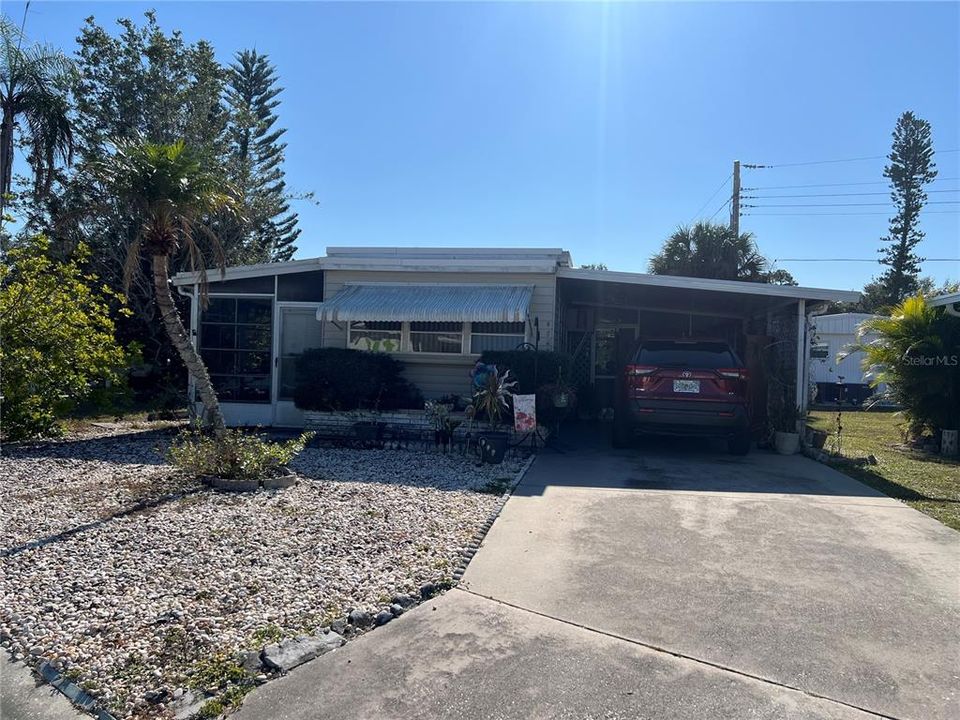 For Sale: $99,900 (1 beds, 1 baths, 636 Square Feet)