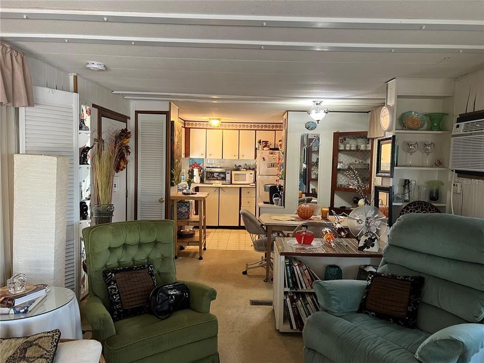 For Sale: $99,900 (1 beds, 1 baths, 636 Square Feet)