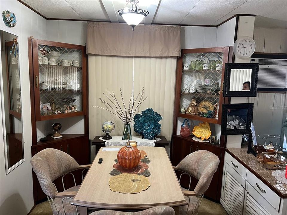 For Sale: $99,900 (1 beds, 1 baths, 636 Square Feet)