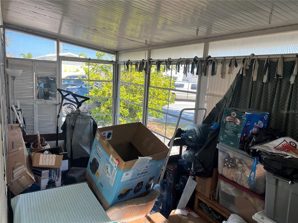 For Sale: $99,900 (1 beds, 1 baths, 636 Square Feet)