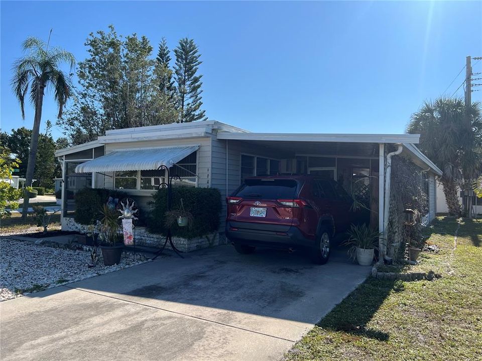 For Sale: $99,900 (1 beds, 1 baths, 636 Square Feet)