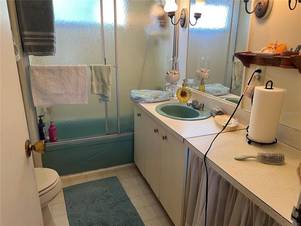 For Sale: $99,900 (1 beds, 1 baths, 636 Square Feet)