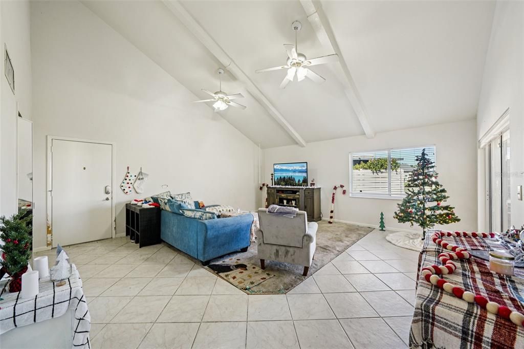 待售: $225,000 (3 贝兹, 2 浴室, 1405 平方英尺)