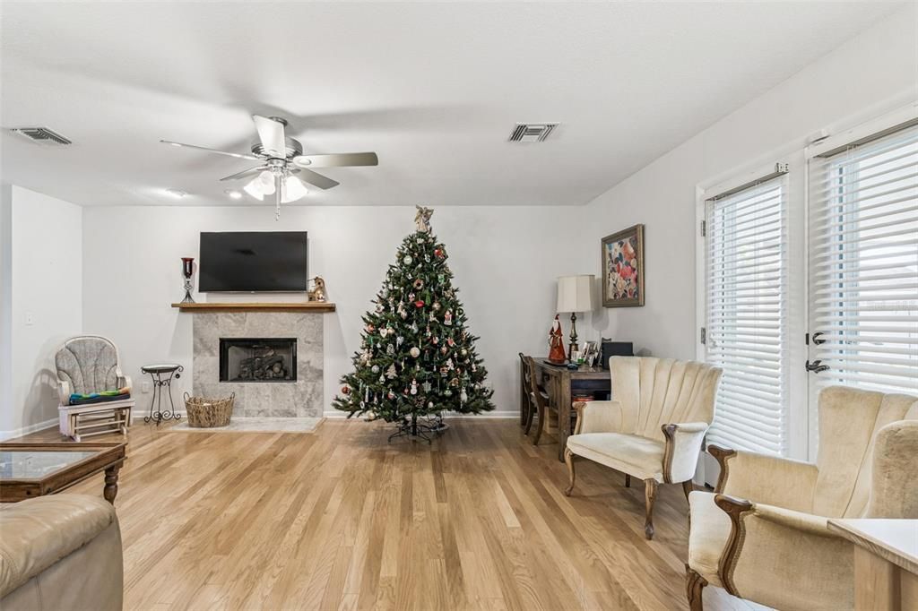 待售: $715,000 (4 贝兹, 3 浴室, 2561 平方英尺)