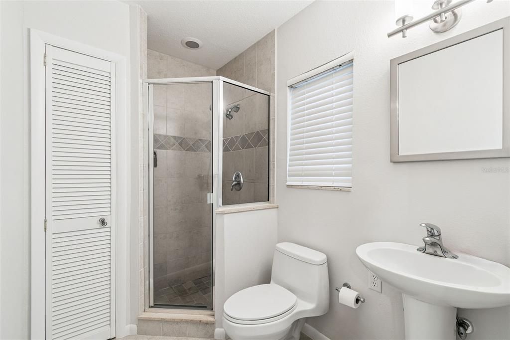 待售: $715,000 (4 贝兹, 3 浴室, 2561 平方英尺)