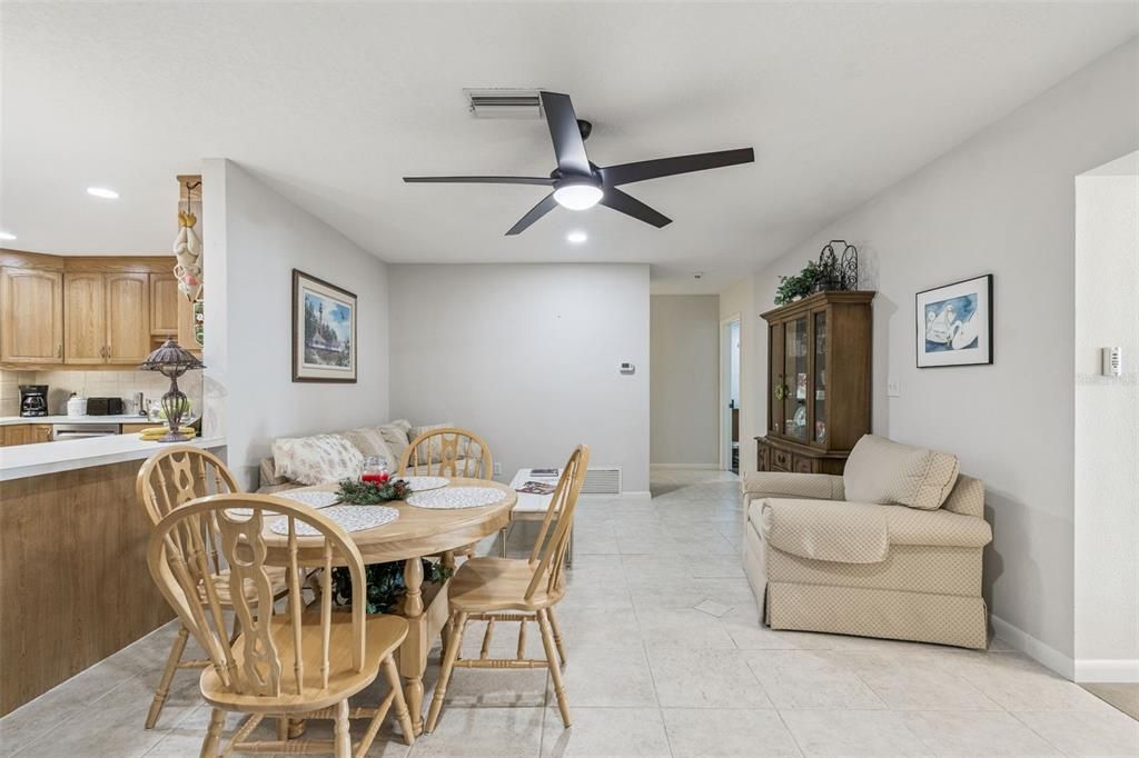 待售: $715,000 (4 贝兹, 3 浴室, 2561 平方英尺)