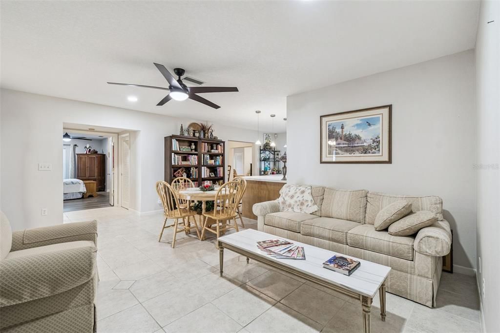 待售: $715,000 (4 贝兹, 3 浴室, 2561 平方英尺)