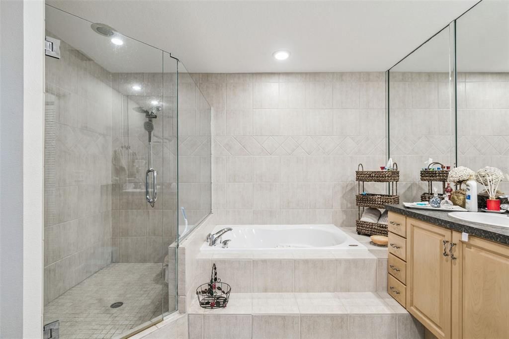 待售: $715,000 (4 贝兹, 3 浴室, 2561 平方英尺)