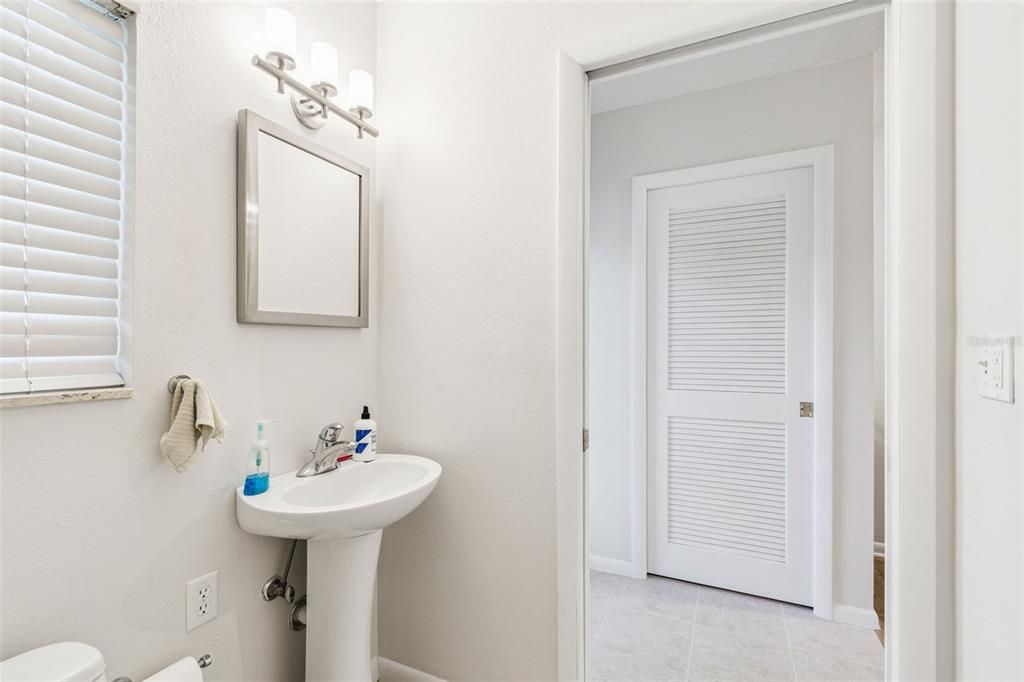 待售: $715,000 (4 贝兹, 3 浴室, 2561 平方英尺)