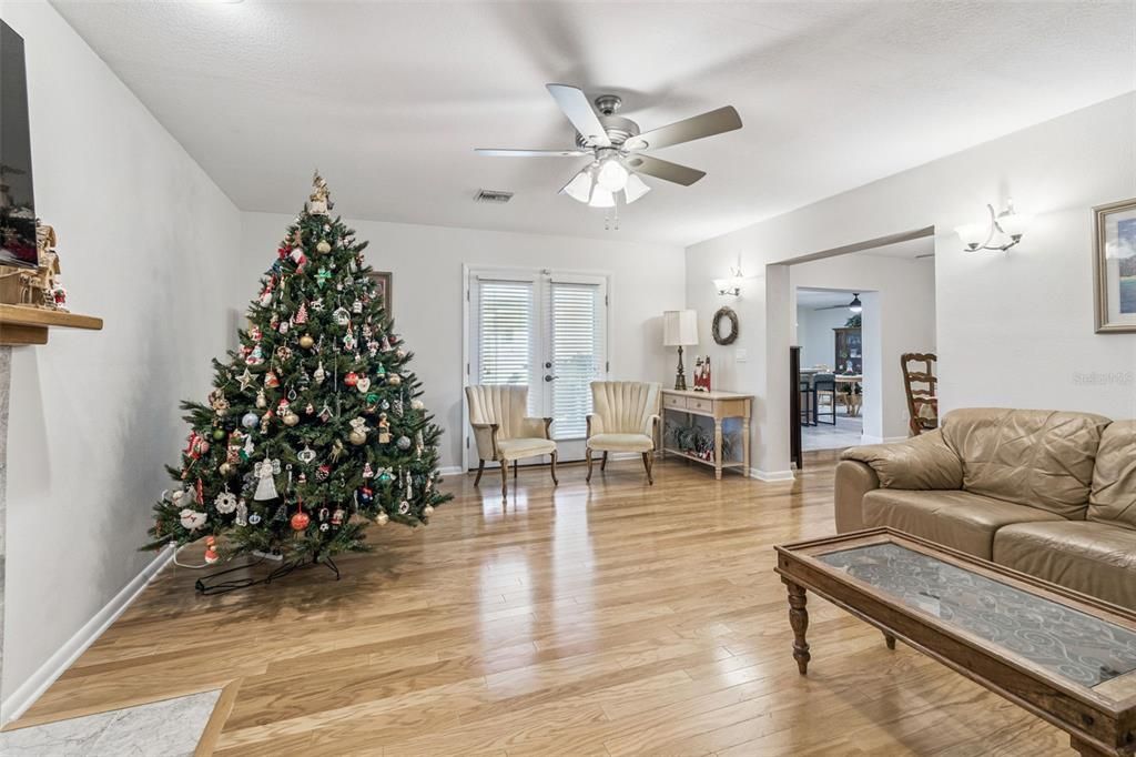 待售: $715,000 (4 贝兹, 3 浴室, 2561 平方英尺)