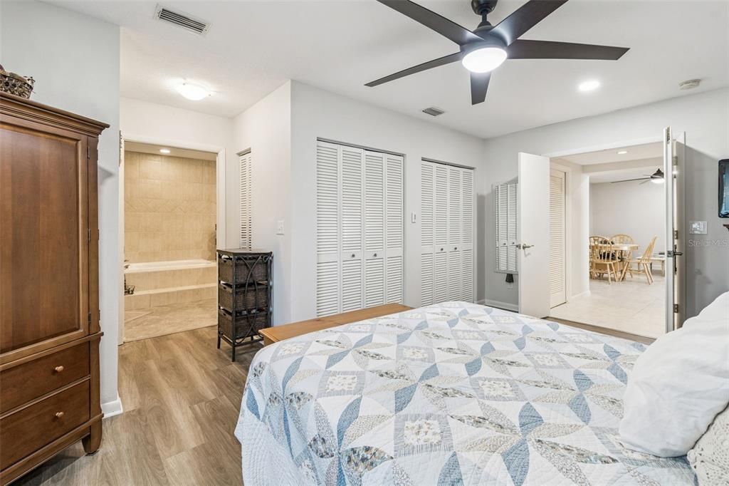 待售: $715,000 (4 贝兹, 3 浴室, 2561 平方英尺)