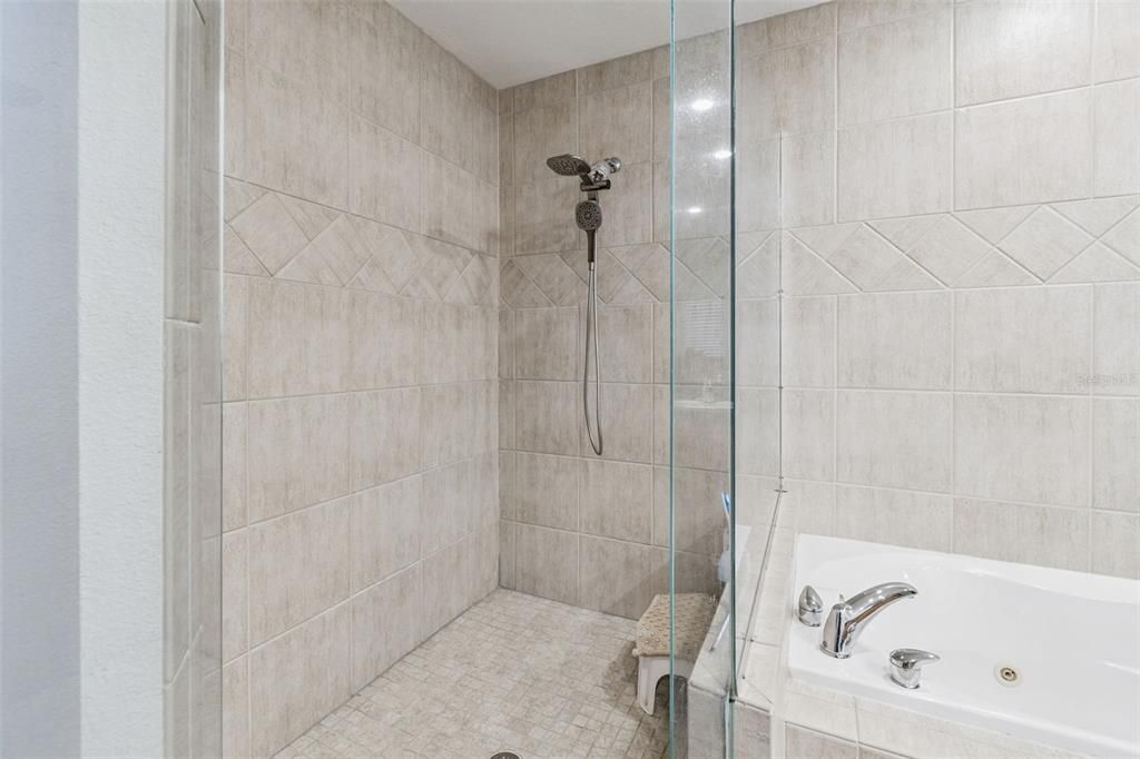 待售: $715,000 (4 贝兹, 3 浴室, 2561 平方英尺)