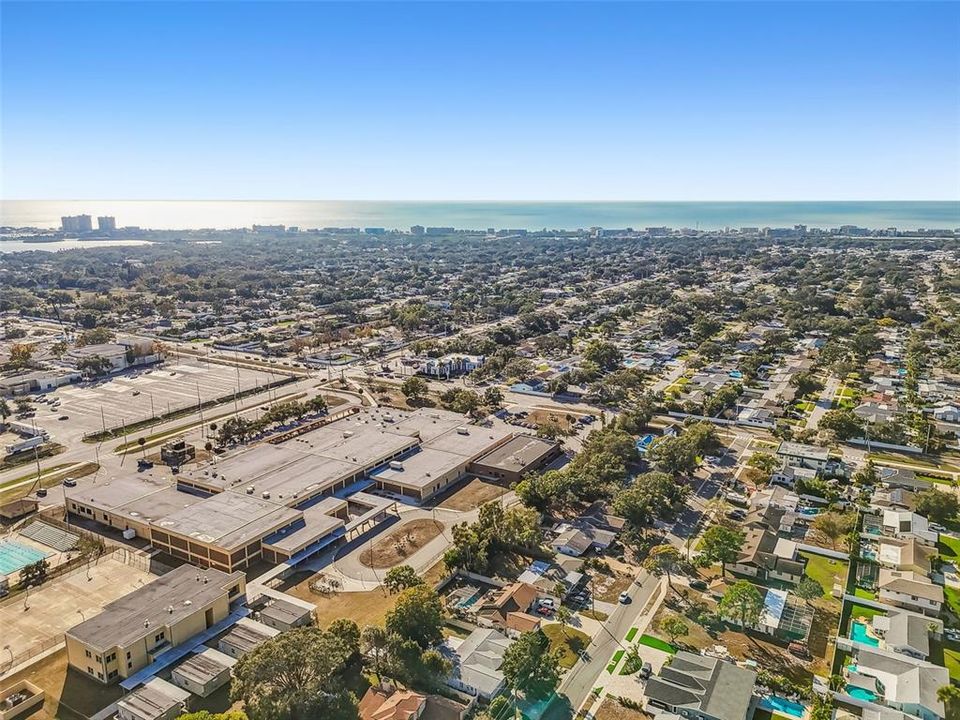 待售: $715,000 (4 贝兹, 3 浴室, 2561 平方英尺)