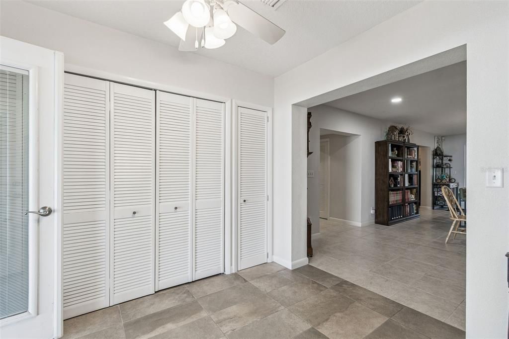 待售: $715,000 (4 贝兹, 3 浴室, 2561 平方英尺)